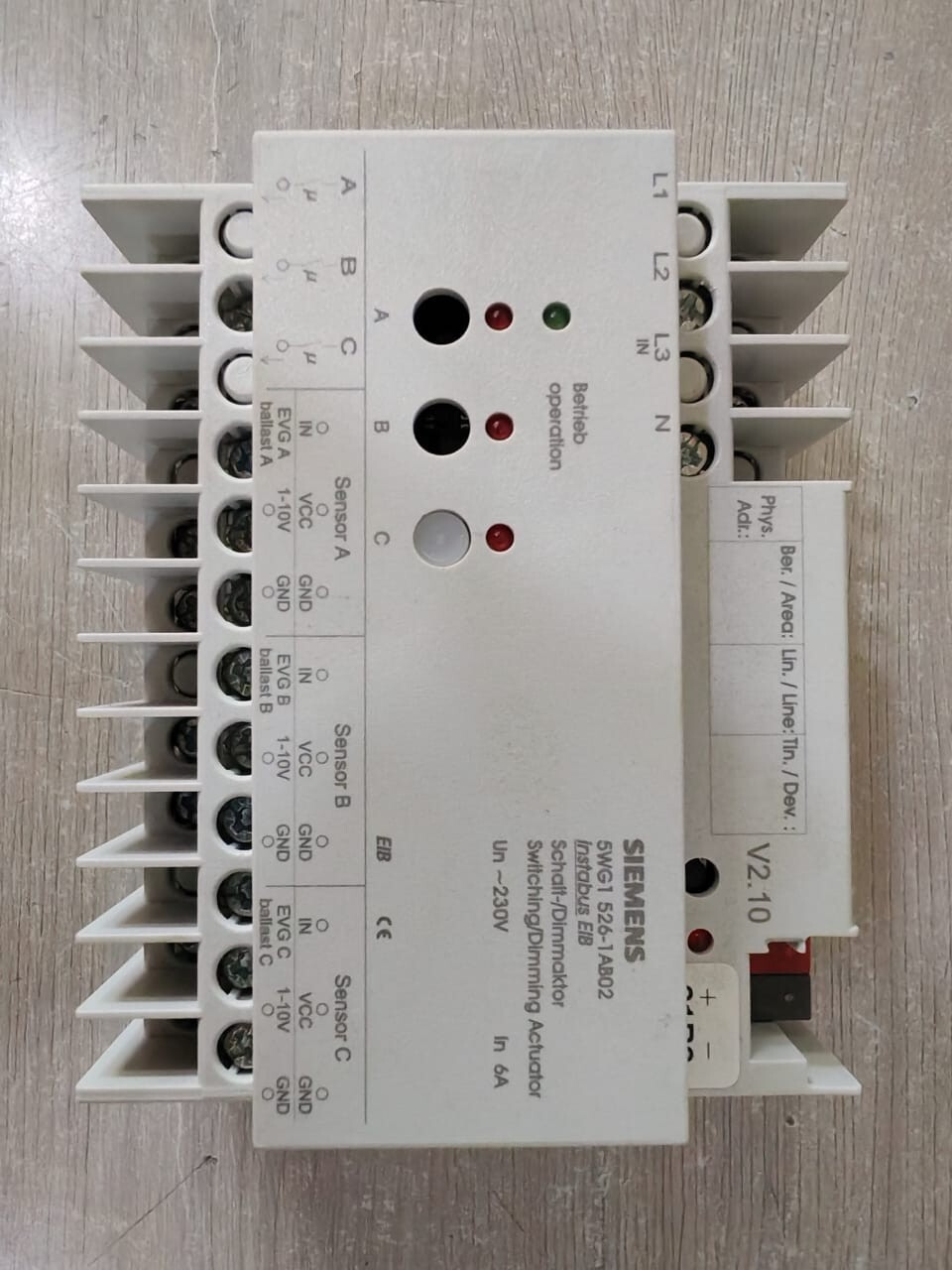 Siemens N526 Siemens 5WG1 526-1AB02 Switch Dimming Actuator N526 3x 230V 6A 2
