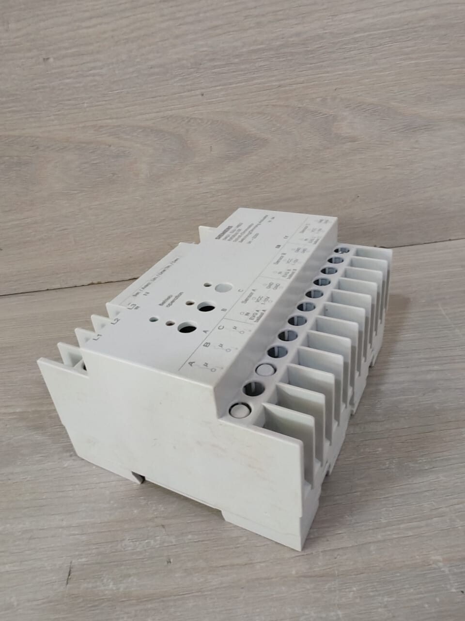 Siemens N526 Siemens 5WG1 526-1AB02 Switch Dimming Actuator N526 3x 230V 6A 3