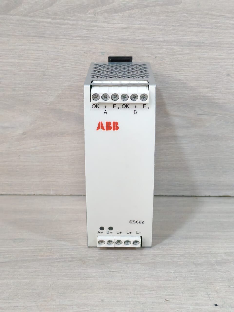 ABB SS822 3BSC610042R1 DUAL REDUNDANCY MODULE DC 24-28V.0