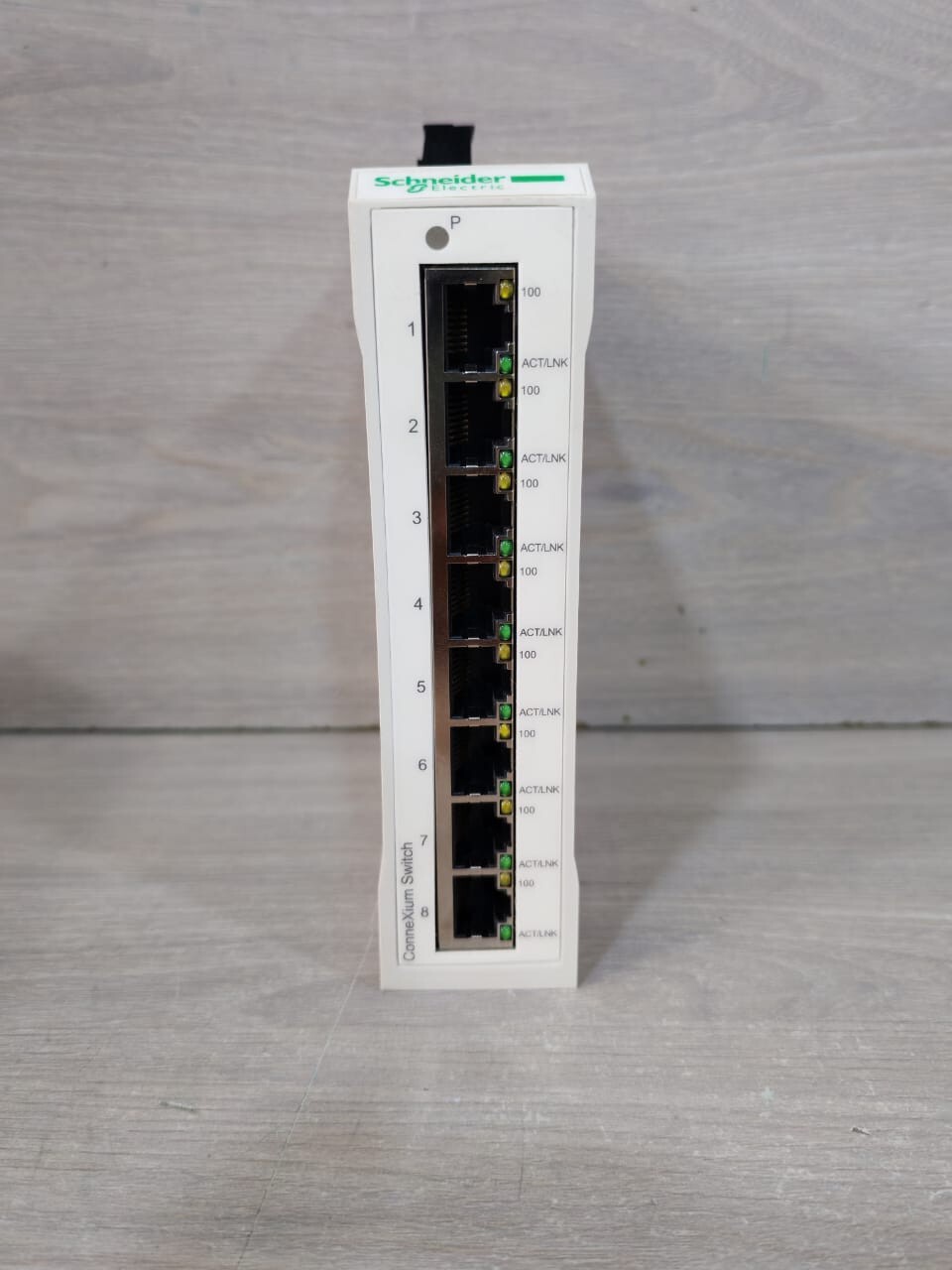 Schneider Electric TCSESU083FN0 Schneider Electric TCSESU083FN0 ConneXium Switch 8TX 2