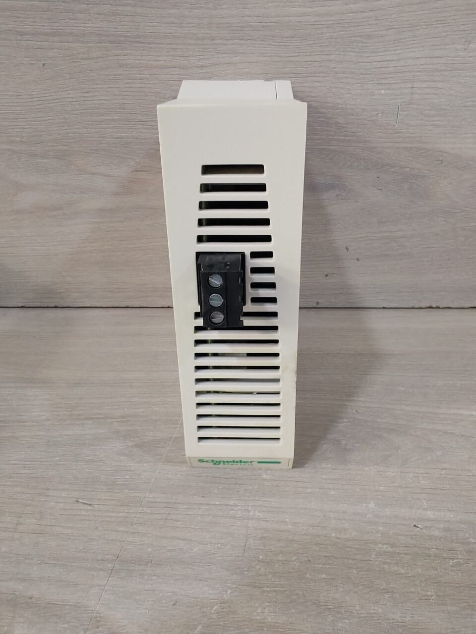 Schneider Electric TCSESU083FN0 Schneider Electric TCSESU083FN0 ConneXium Switch 8TX 6