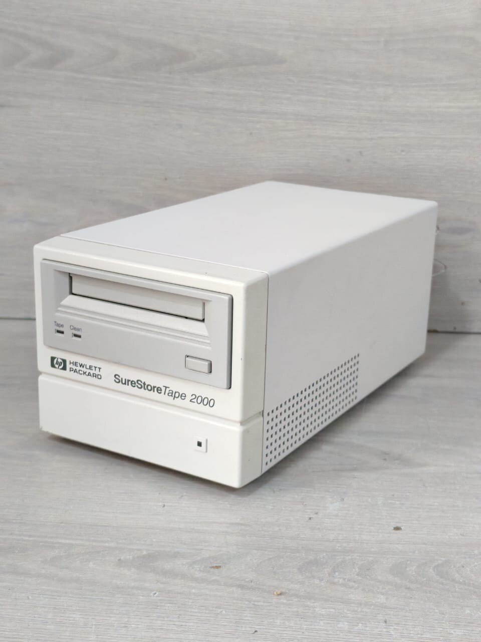 HP TAPE-2000 HP HEWLETT PACKARD SURESTORE TAPE 2000 C1520-69203 DRIVE 100-240V 2