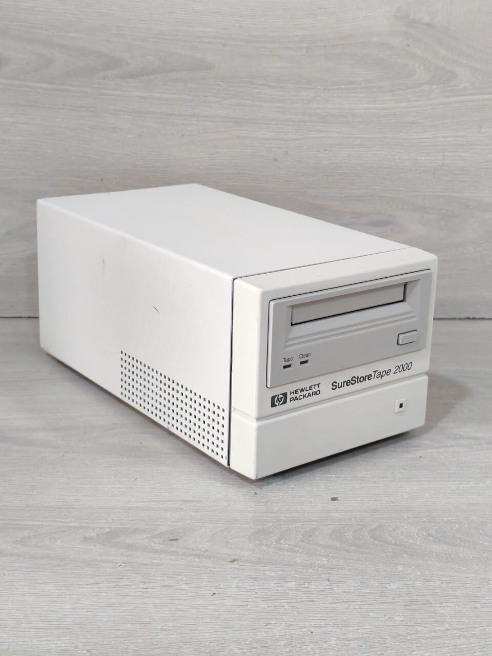 HP TAPE-2000 HP HEWLETT PACKARD SURESTORE TAPE 2000 C1520-69203 DRIVE 100-240V 3