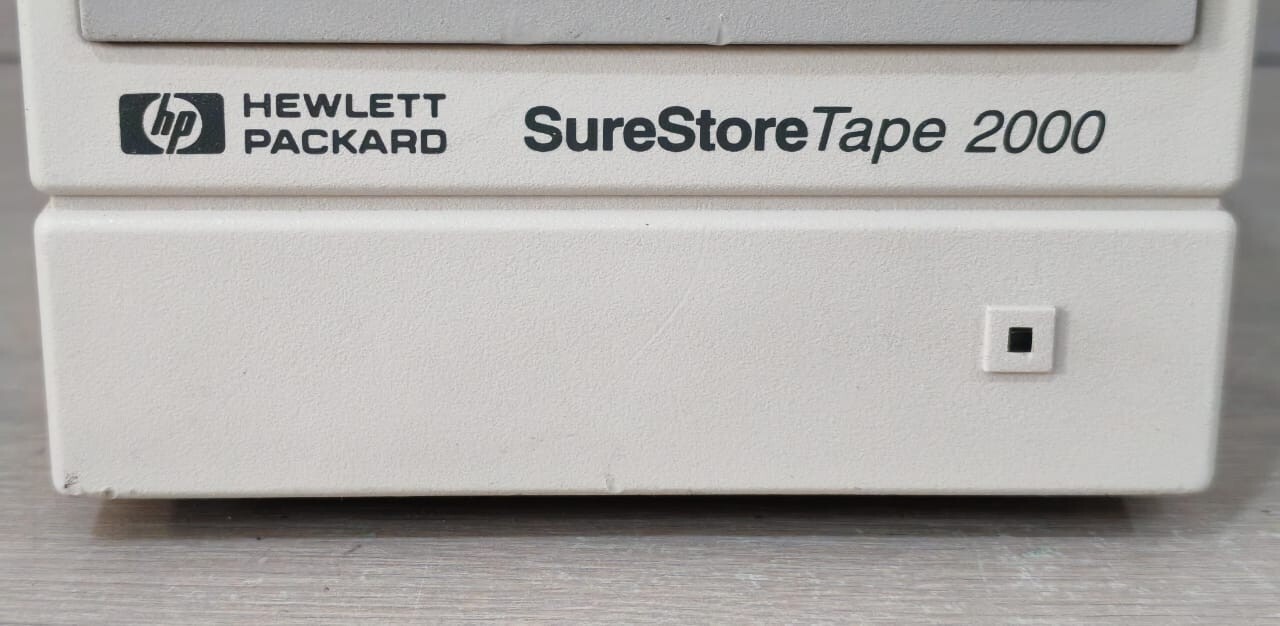 HP TAPE-2000 HP HEWLETT PACKARD SURESTORE TAPE 2000 C1520-69203 DRIVE 100-240V 4