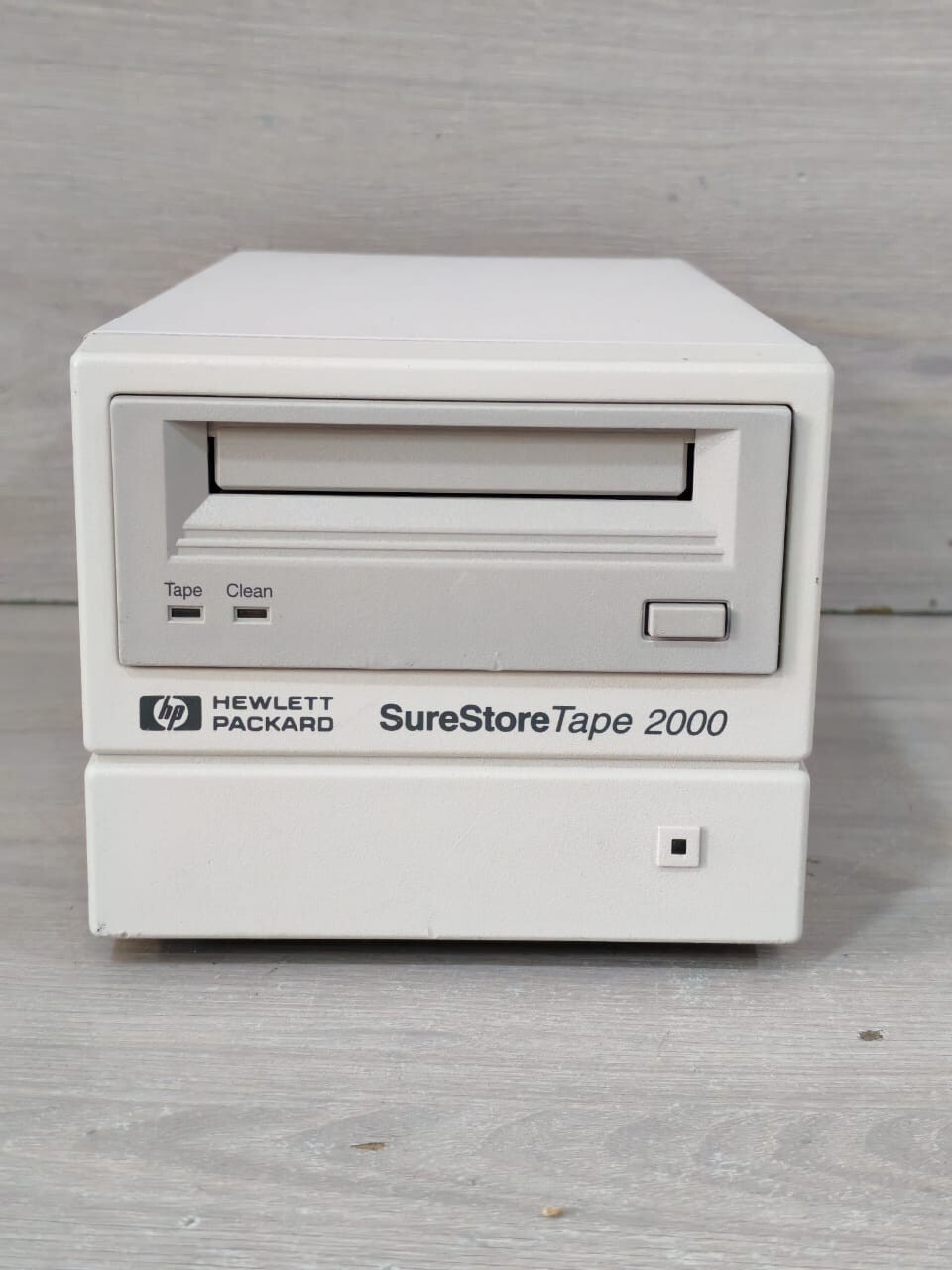 HP HEWLETT PACKARD SURESTORE TAPE 2000 C1520-69203 DRIVE 100-240V