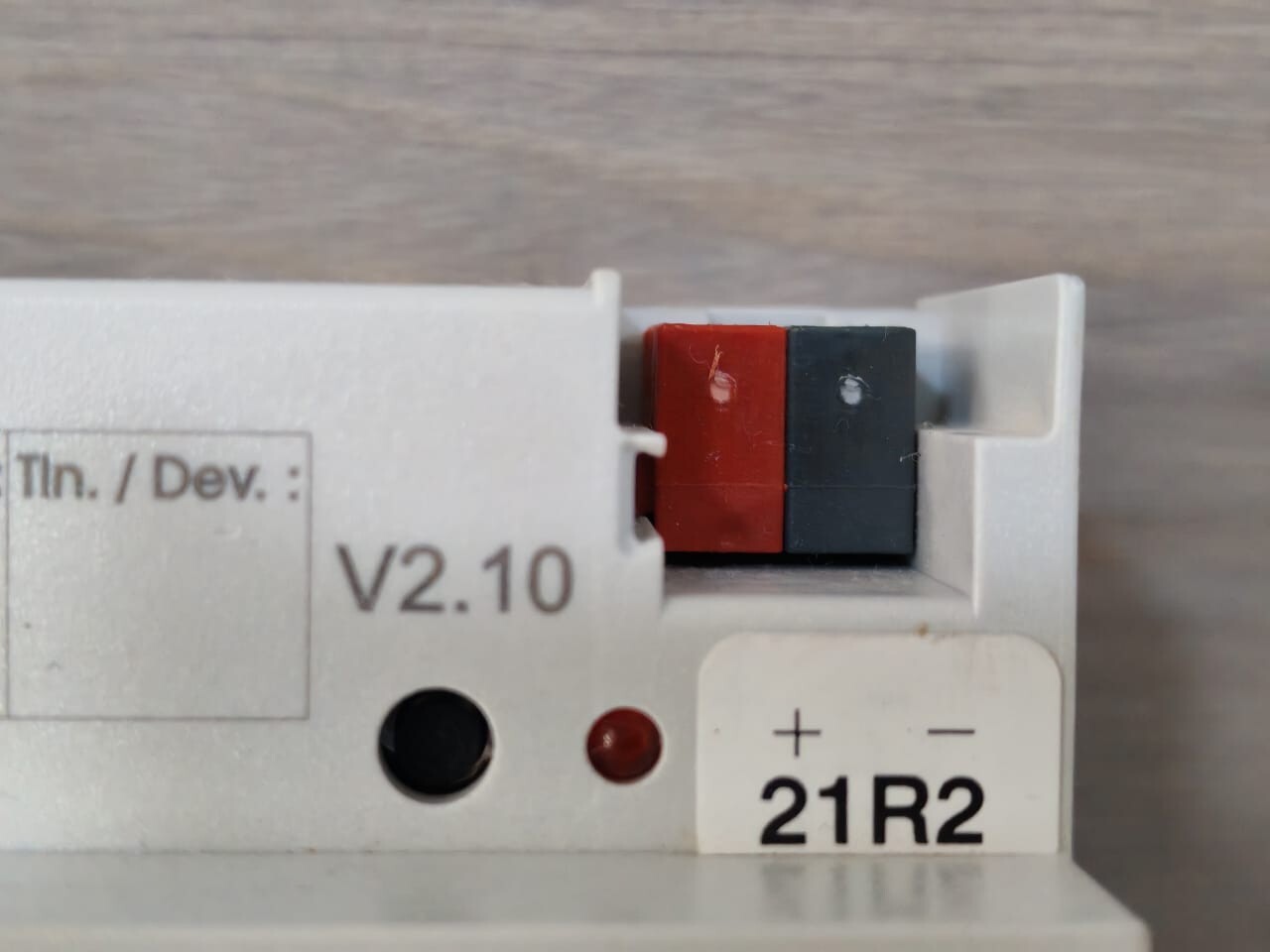 Siemens 5WG1 526-1AB02 V2.10 SIEMENS 5WG1 526-1AB02 V2.10 EIB SWITCHING /DIMMING ACTUATOR 230V 5