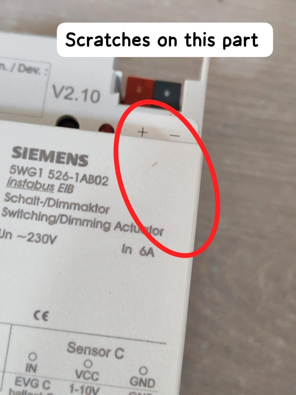 Siemens 5WG1 526-1AB02 V2.10 SIEMENS 5WG1 526-1AB02 V2.10 EIB SWITCHING /DIMMING ACTUATOR 230V 6