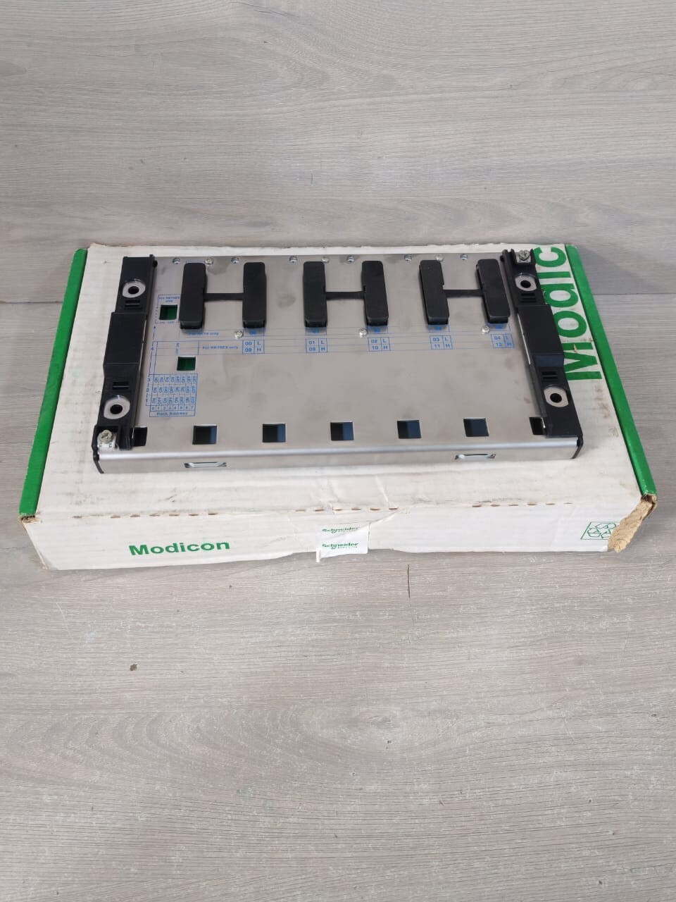 Schneider Electric TSXRKY6 SCHNEIDER ELECTRIC TSXRKY6 6 SLOT RACK 2