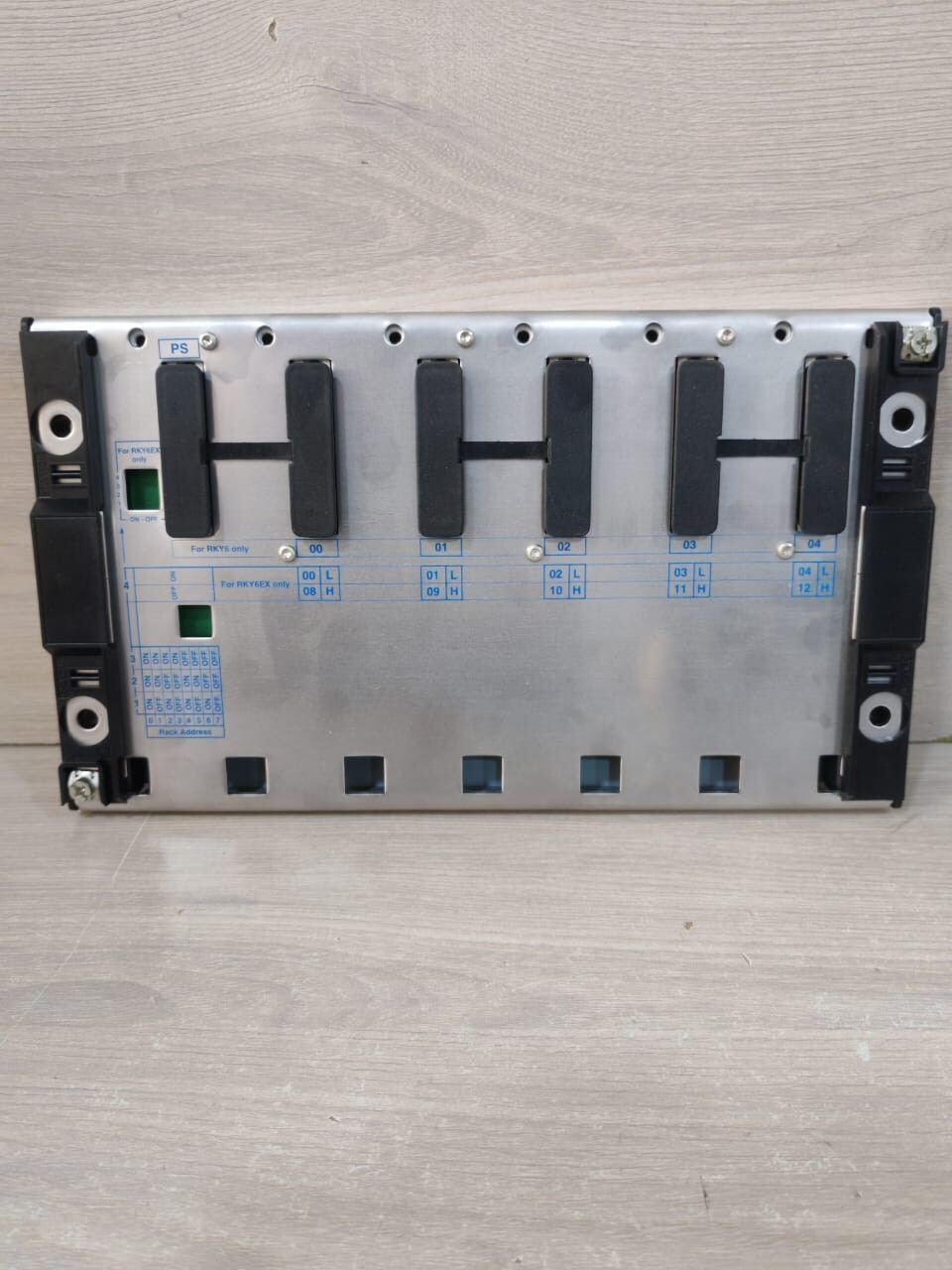 Schneider Electric TSXRKY6 SCHNEIDER ELECTRIC TSXRKY6 6 SLOT RACK 4