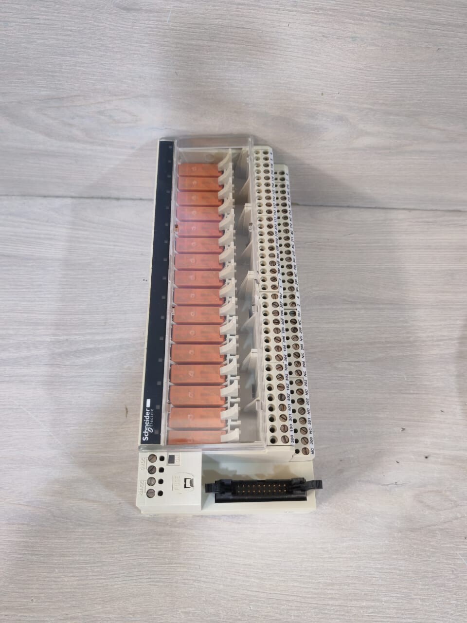 Schneider Electric ABE7 R16T230 SCHNEIDER ELECTRIC ABE7 R16T230 MODICON 064467 7