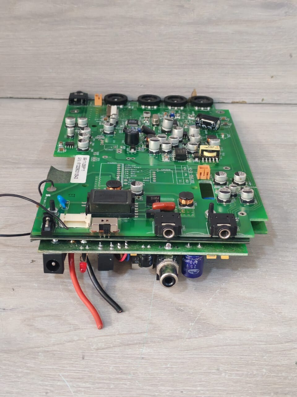 99-11-056P11 99-11-056P11 / 42-01-0561300 CIRCUIT BOARD FROM WHOLER TFT LCD MONITOR 9