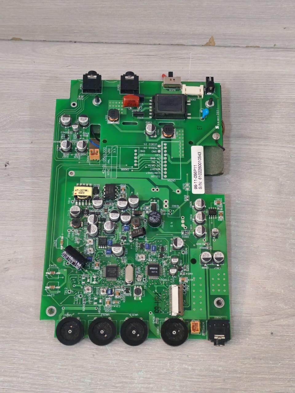 99-11-056P11 99-11-056P11 / 42-01-0561300 CIRCUIT BOARD FROM WHOLER TFT LCD MONITOR 10