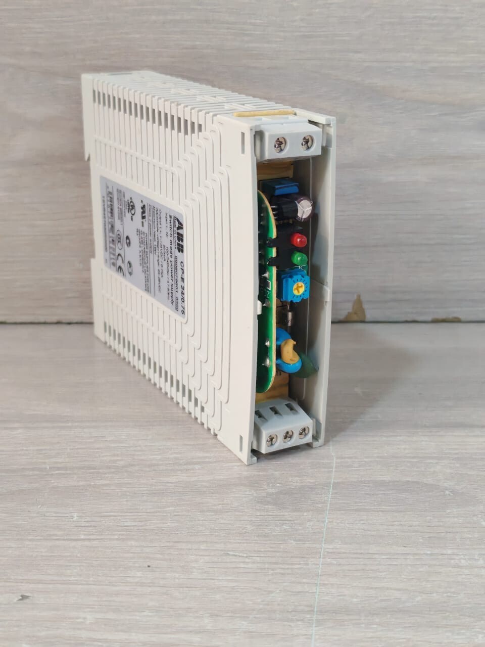 ABB CP-E ABB CP-E 24/0.75 1SVR427030R0000 SWITCHING MODE POWER SUPPLY 3