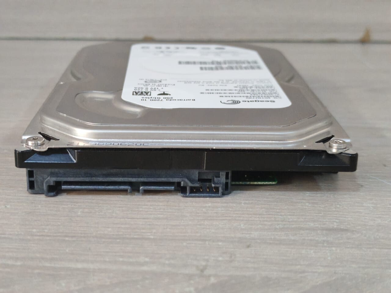 Seagate 9EU142-022 SEAGATE 9EU142-022 F/W 3.AHC BARRACUDA 7200.10 250 GBYTES HARD DRIVE 8