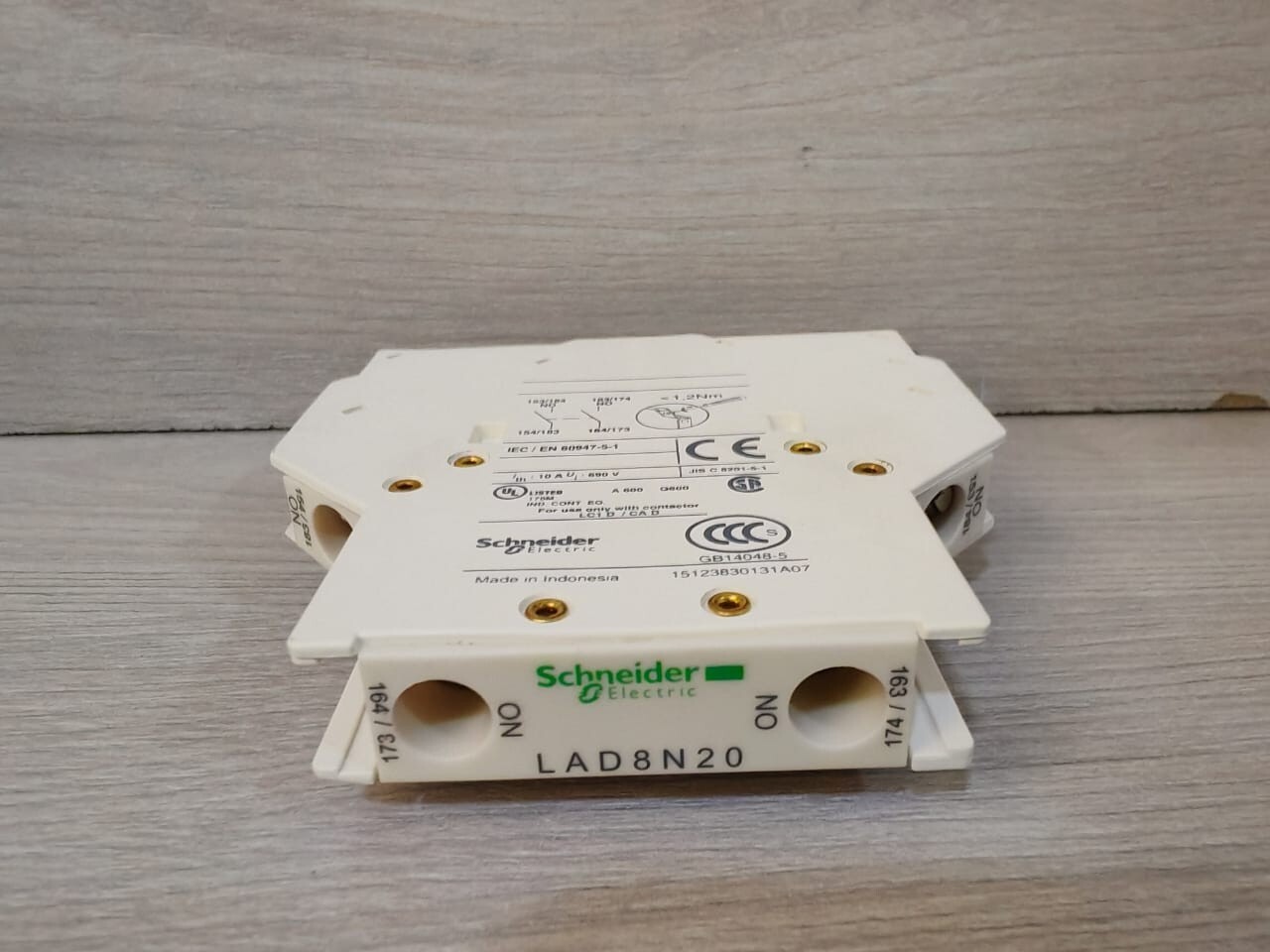 Schneider Electric LAD8N20 Schneider Electric LAD8N20 Auxilliary Contact Block 2