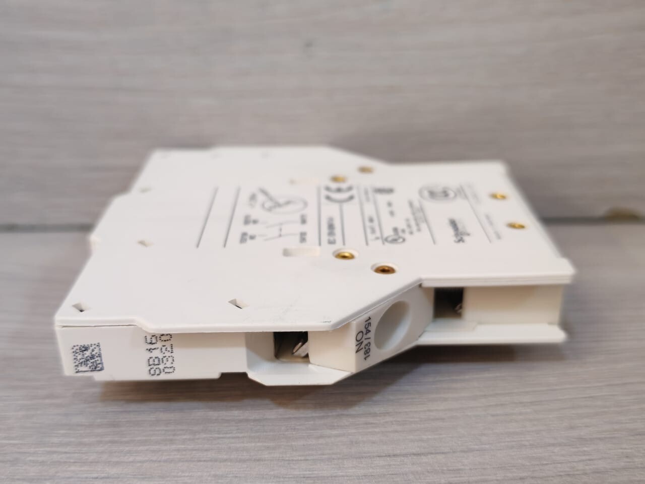 Schneider Electric LAD8N20 Schneider Electric LAD8N20 Auxilliary Contact Block 6