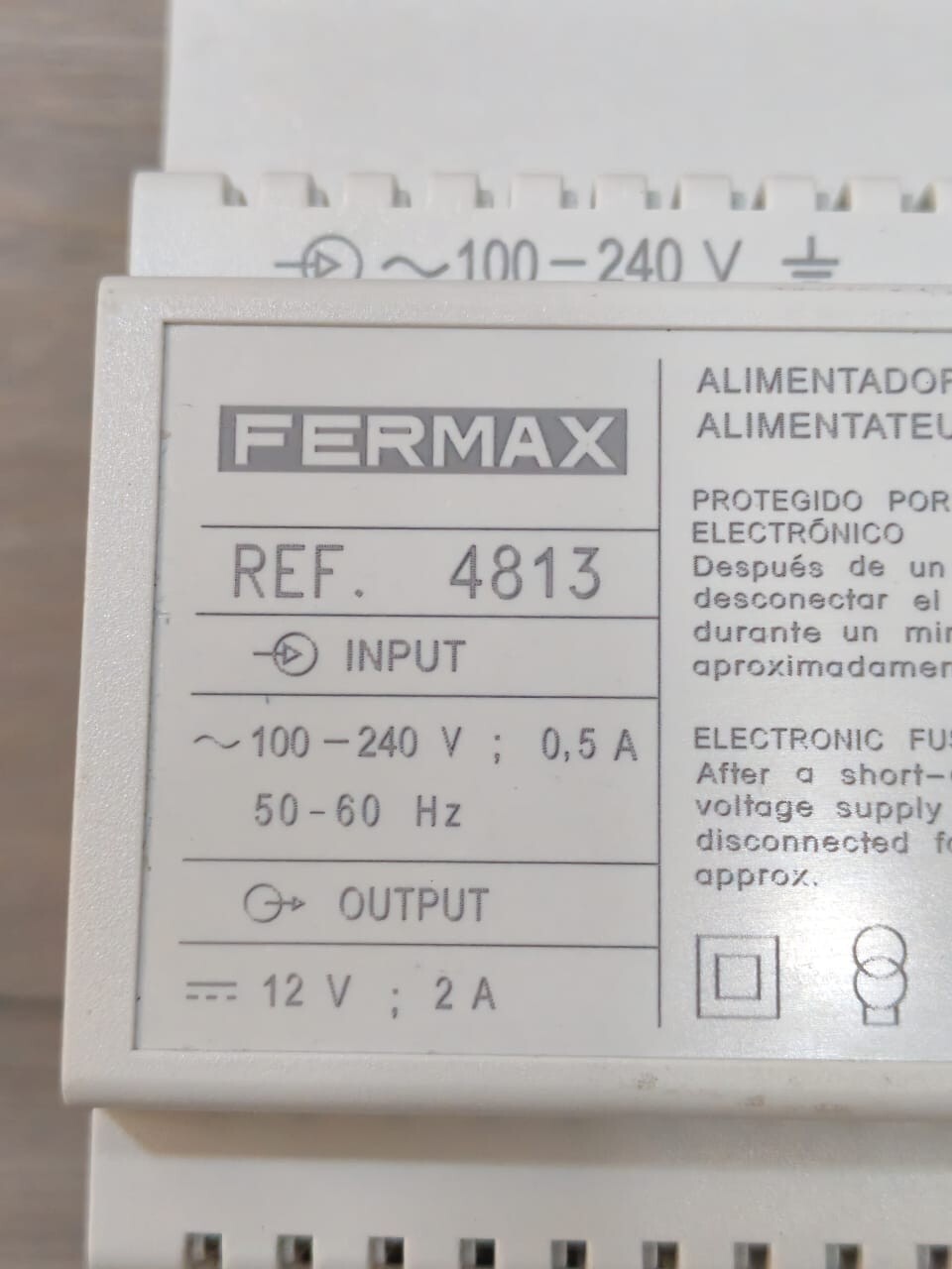 FERMAX REF.4813 V2.0 FERMAX REF.4813 ALIMENTADOR POWER SUPPLY V2.0 100-240V 2