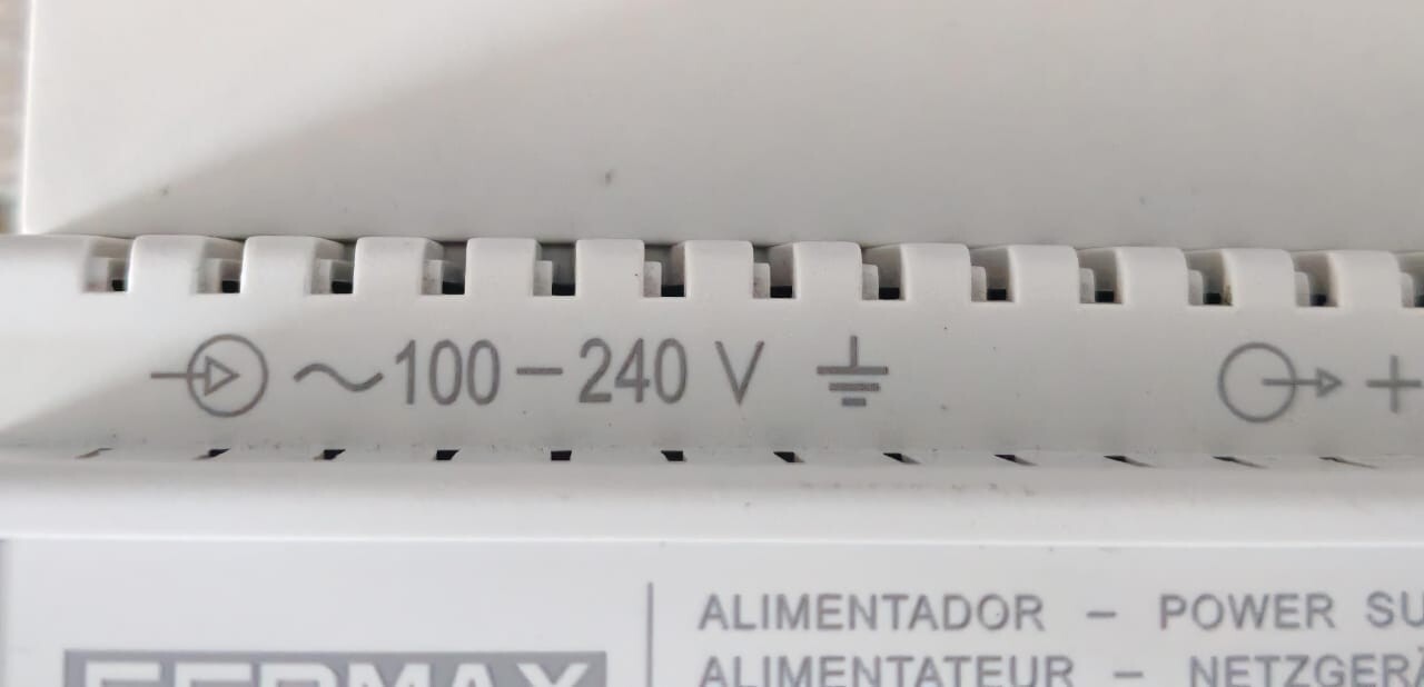 FERMAX REF.4813 V2.0 FERMAX REF.4813 ALIMENTADOR POWER SUPPLY V2.0 100-240V 8
