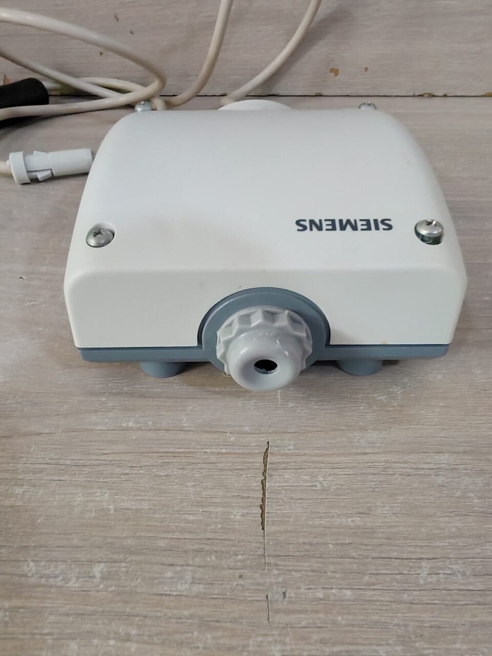 Siemens QVM62.1 SIEMENS QVM62.1 AIR VELOCITY SENSOR 5