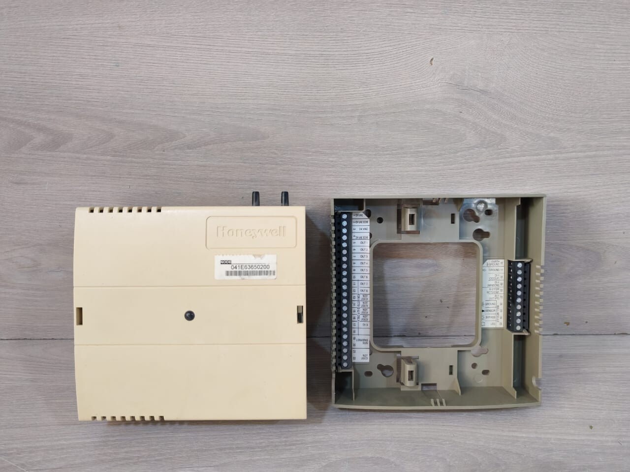 Honeywell W7751D 2008 Vav Controller