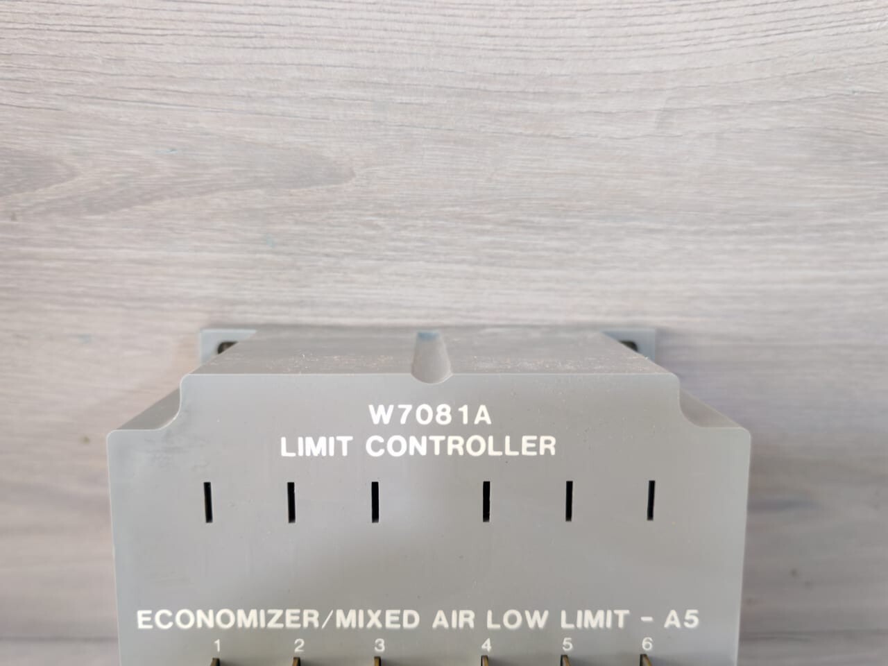 Honeywell W7081A 1015 Honeywell W7081A 1015 Limit Controller 4