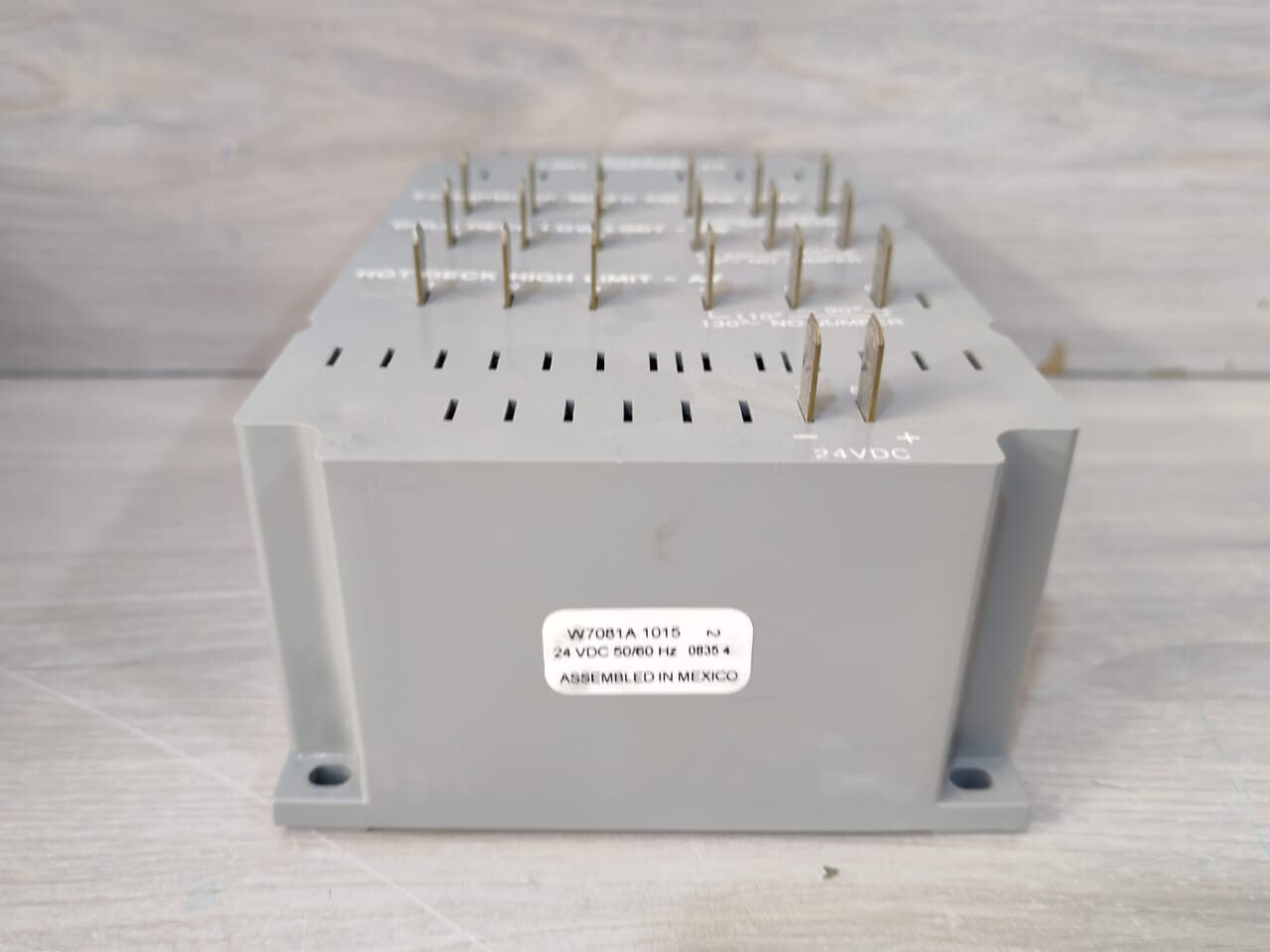 Honeywell W7081A 1015 Honeywell W7081A 1015 Limit Controller 5