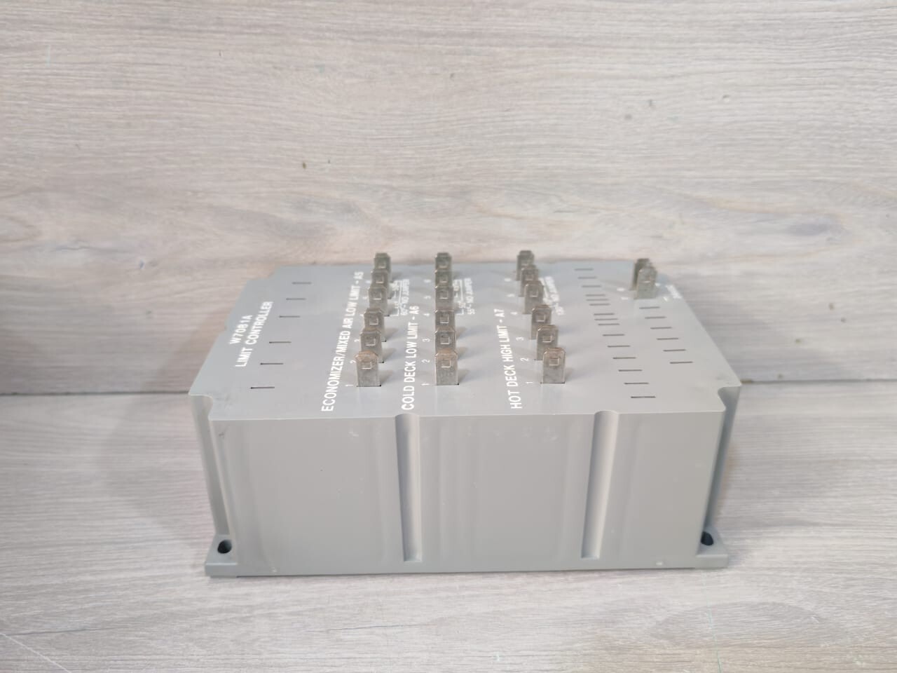 Honeywell W7081A 1015 Honeywell W7081A 1015 Limit Controller 7