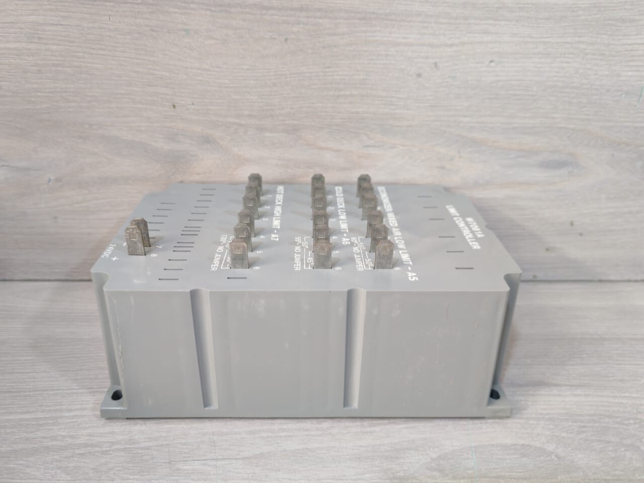 Honeywell W7081A 1015 Honeywell W7081A 1015 Limit Controller 8