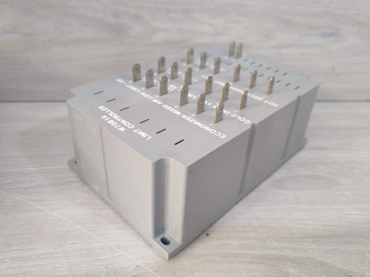 Honeywell W7081A 1015 Honeywell W7081A 1015 Limit Controller 10