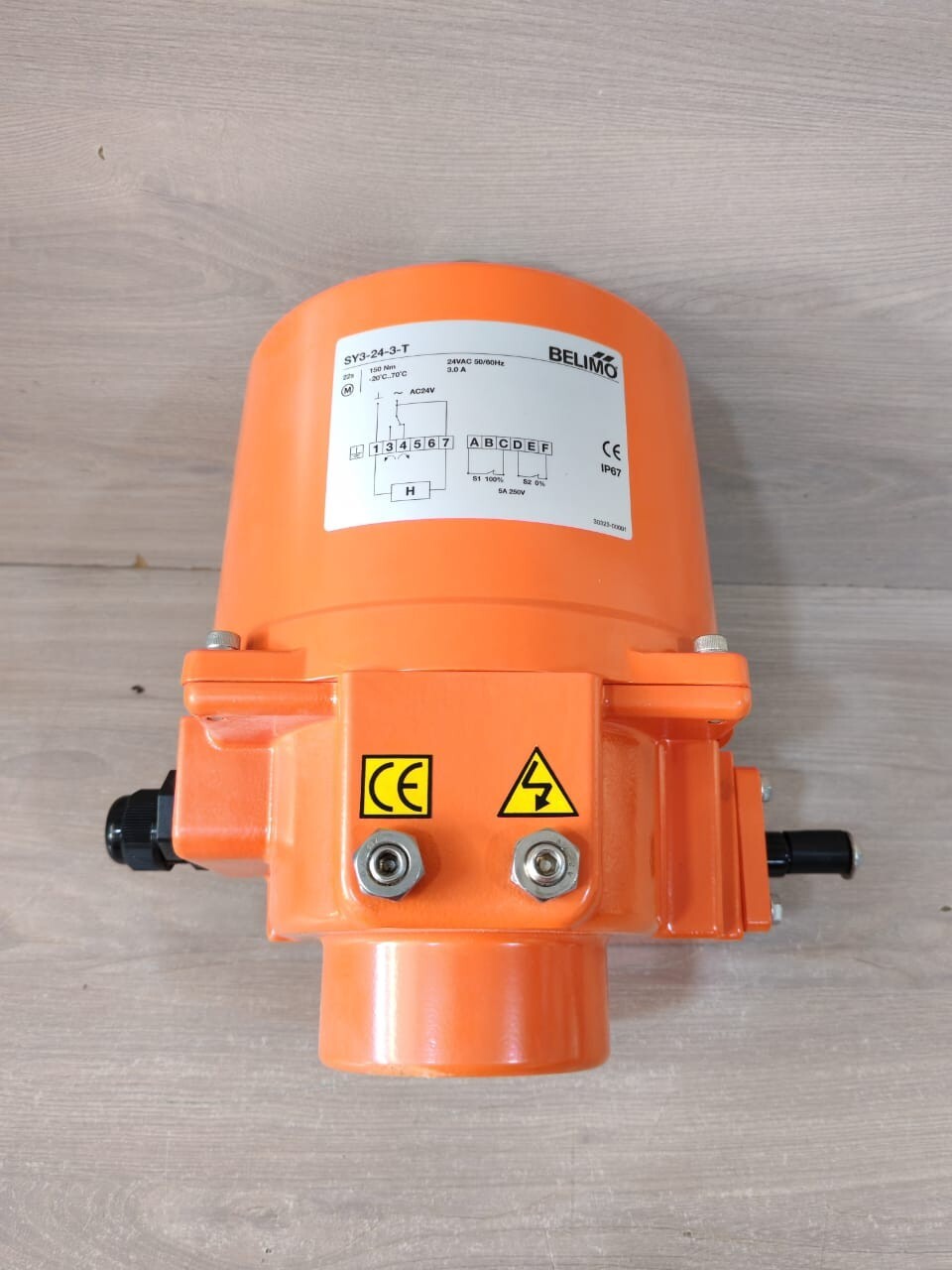 Belimo SY3-24-3-T BELIMO SY3-24-3-T ROTARY MOTOR 150Nm AC/DC 24V OPEN/CLOSE 3PT.26S 2X SPDT 3
