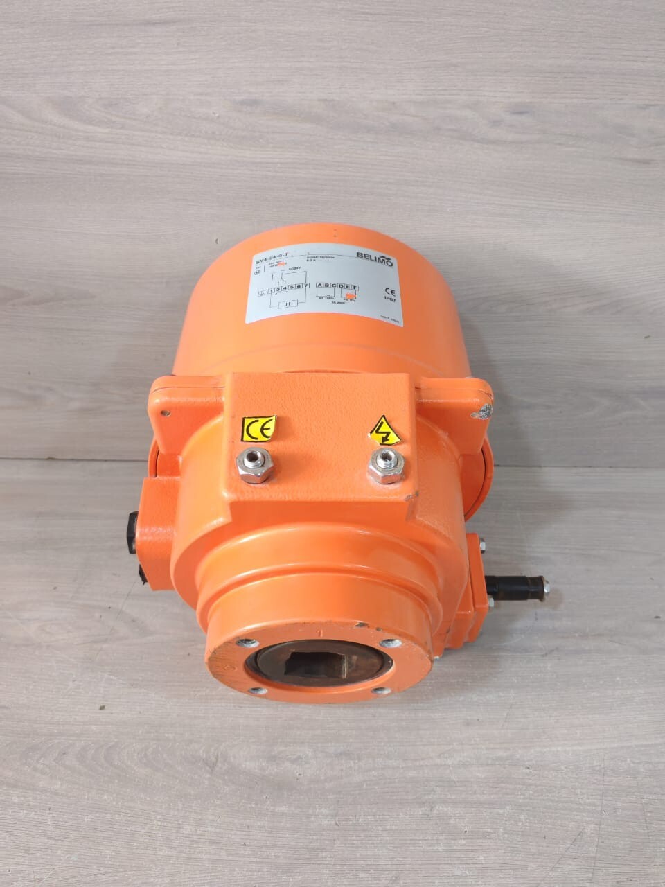 Belimo SY4-24-3-T BELIMO SY4-24-3-T ROTARY ACTUATOR 400Nm AC/DC 24V OPEN/CLOSE 3PT. 20S 2X SPDT 5