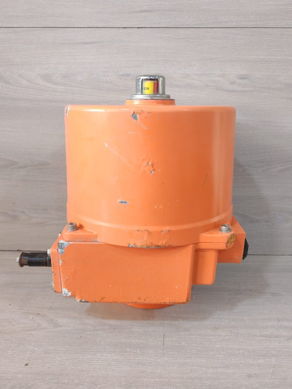 Belimo SY4-24-3-T BELIMO SY4-24-3-T ROTARY ACTUATOR 400Nm AC/DC 24V OPEN/CLOSE 3PT. 20S 2X SPDT 7