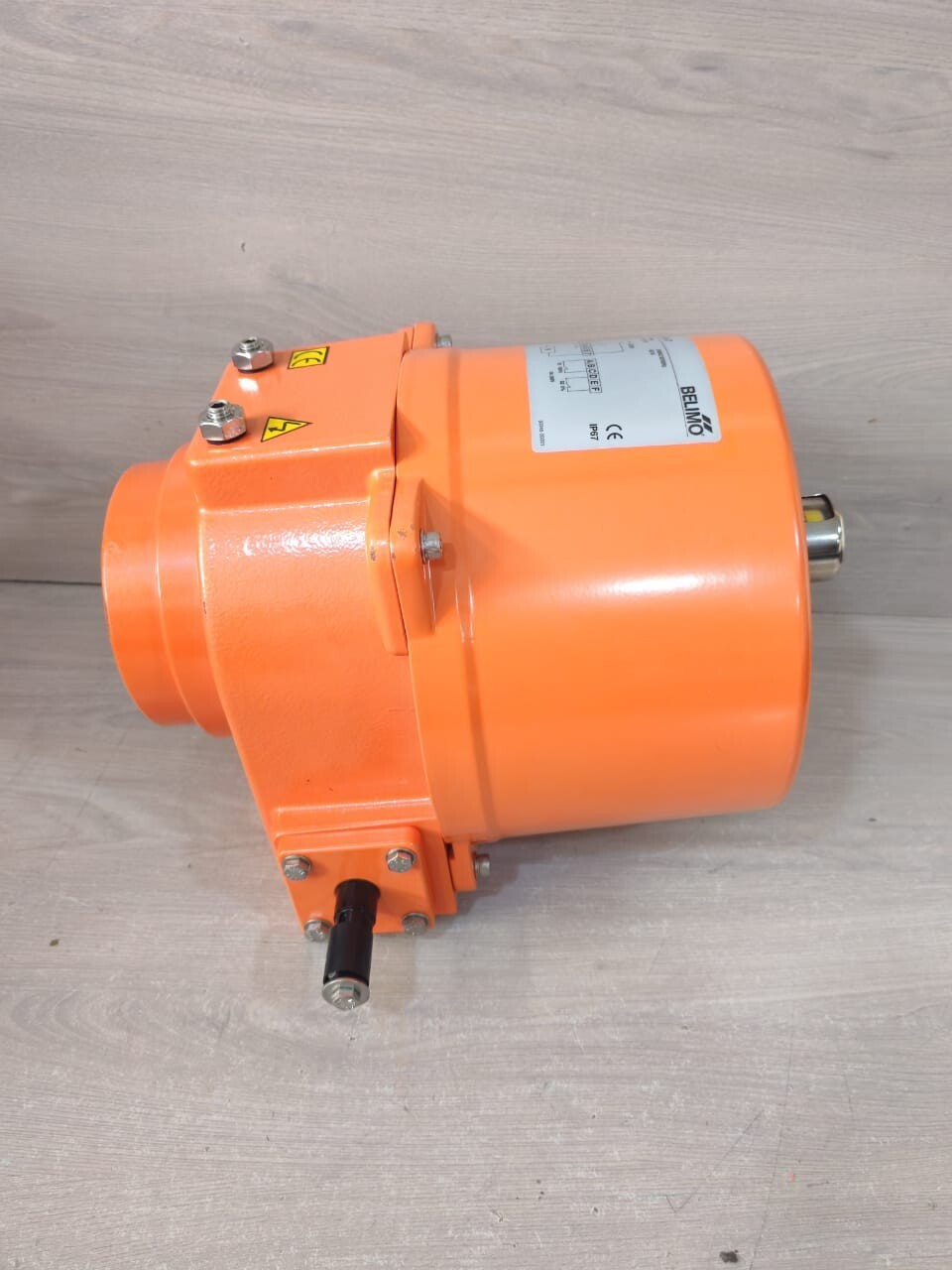Belimo SY4-24-3-T BELIMO SY4-24-3-T ROTARY ACTUATOR 400Nm AC/DC 24V OPEN/CLOSE 3PT. 20S 2X SPDT 8