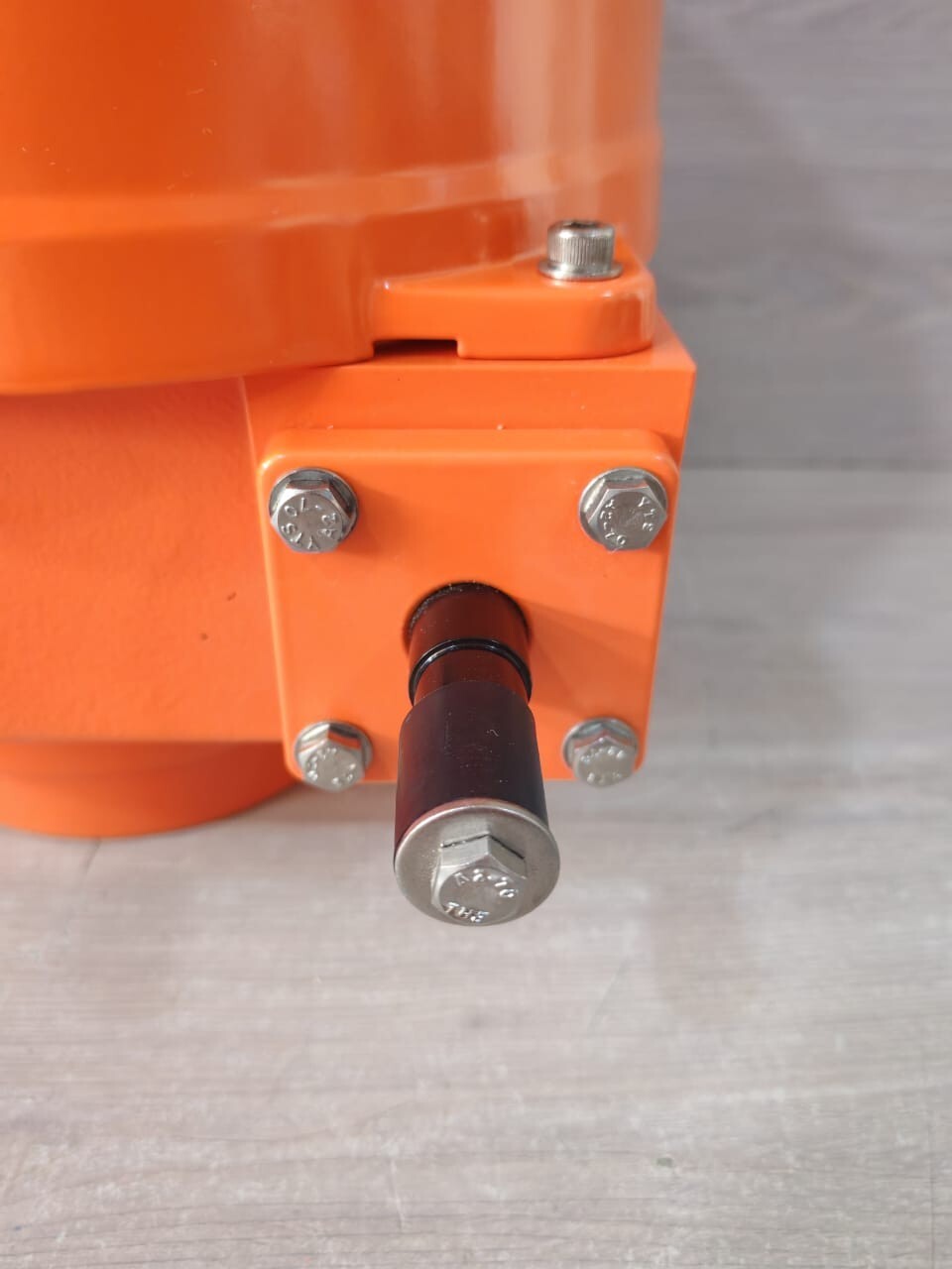 Belimo SY4-24-3-T BELIMO SY4-24-3-T ROTARY ACTUATOR 400Nm AC/DC 24V OPEN/CLOSE 3PT. 20S 2X SPDT 10
