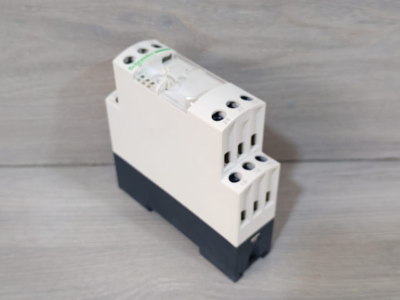 Schneider Electric RE7 YA12BU Schneider Electric RE7 YA12BU Star-Delta Timer Relay 9