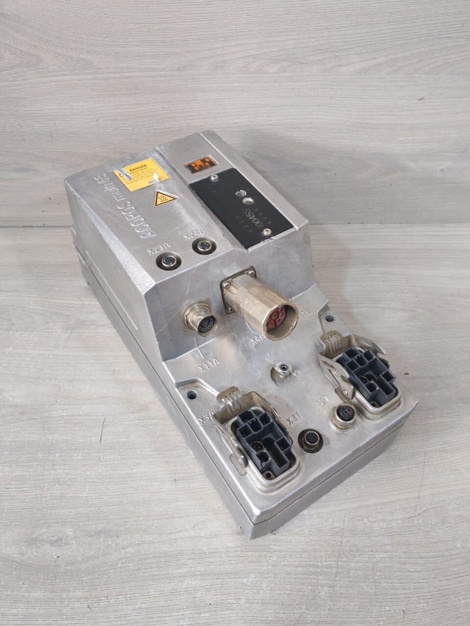 ACOPOS MULTI 65 8CVI045S1HC50.00- 1 REV.B0 ACOPOS MULTI 65 8CVI045S1HC50.00- 1 REV.B0 INVERTER MODULE 480VAC 4