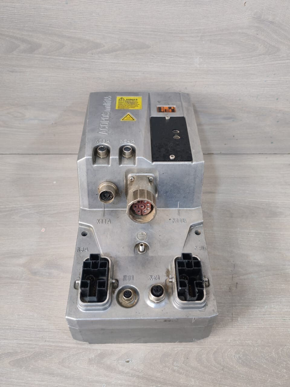 ACOPOS MULTI 65 8CVI045S1HCS0.00- 1 REV.F0 ACOPOS MULTI 65 8CVI045S1HCS0.00- 1 REV.F0 INVERTER MODULE 480VAC 5