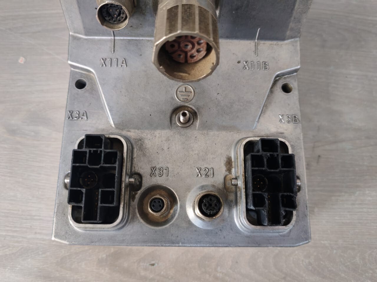 ACOPOS MULTI 65 8CVI045S1HCS0.00- 1 REV.F0 ACOPOS MULTI 65 8CVI045S1HCS0.00- 1 REV.F0 INVERTER MODULE 480VAC 8