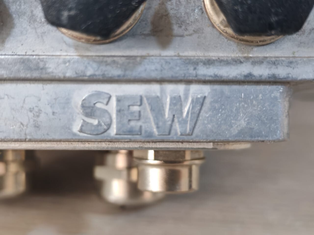 Sew Eurodrive 01.8115393702.0047.22 SEW- EURODRIVE MFE52B/Z21D 01.8115393702.0047.22 FIELDBUS DISTRUBUTOR 6