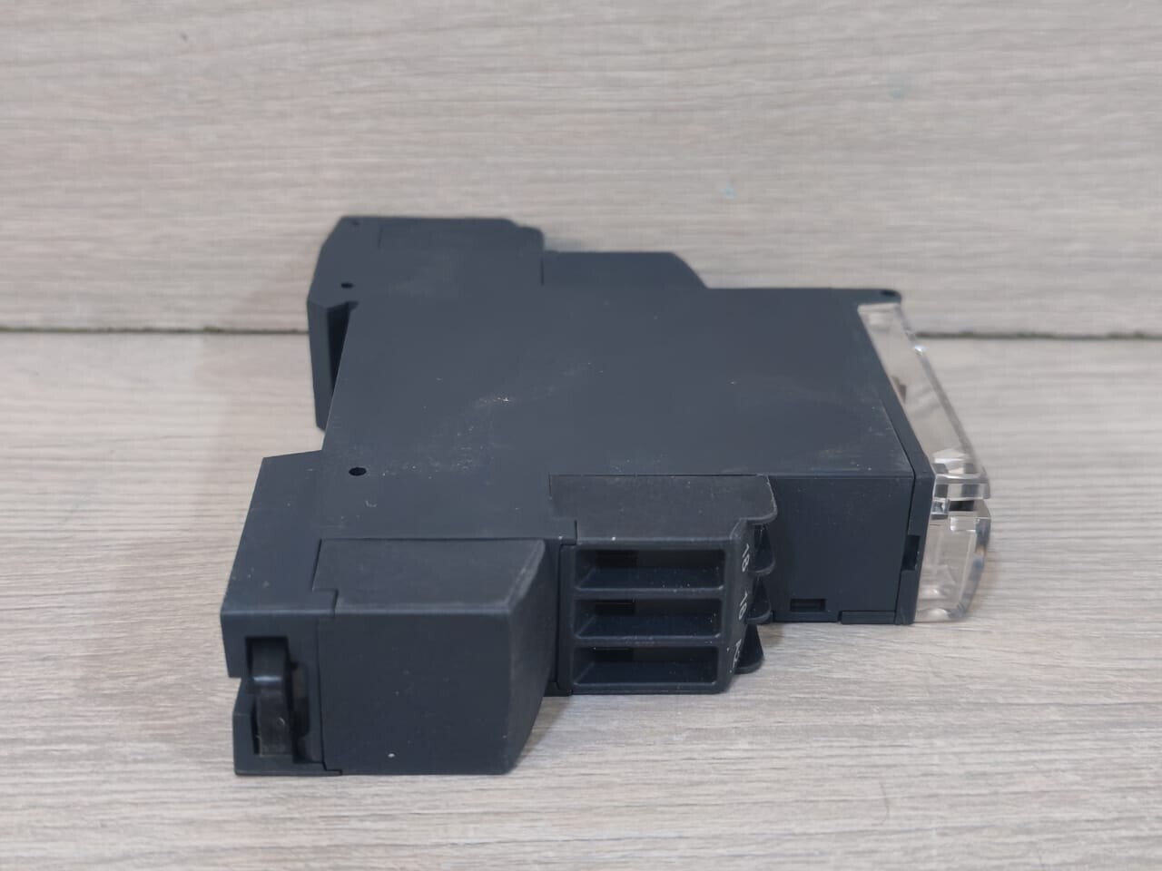 Schneider RE17RAMU Schneider Electric RE17RAMU On Delay Timer 7