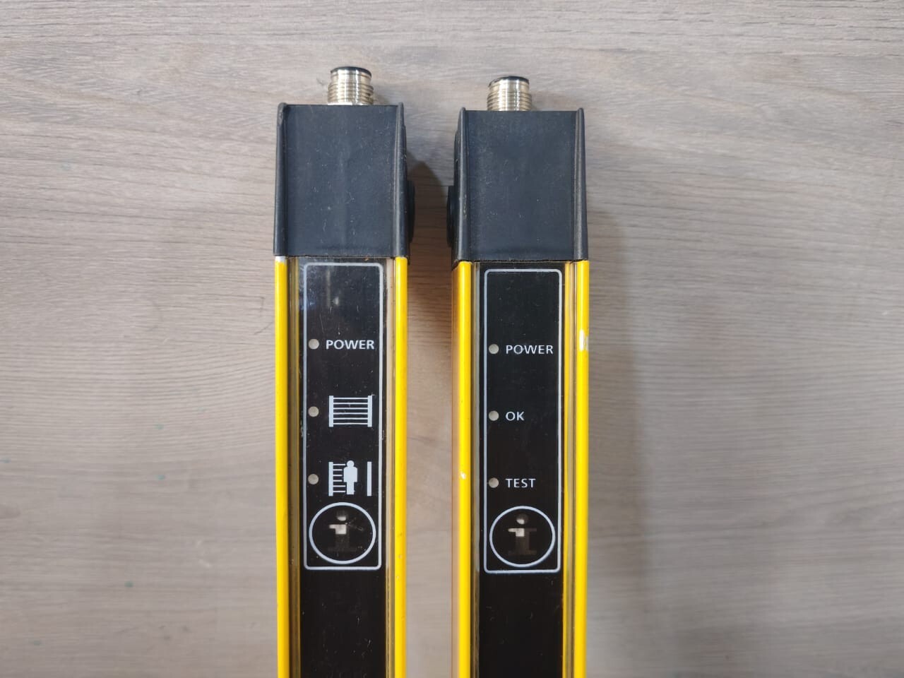 Allen-Bradley 445L-T4L0120YD SER.A REV.A ALLEN BRADLEY 445L-T4L0120YD SER.A REV.A SAFE4 TRANSMITTER & RECIEVER SET 2