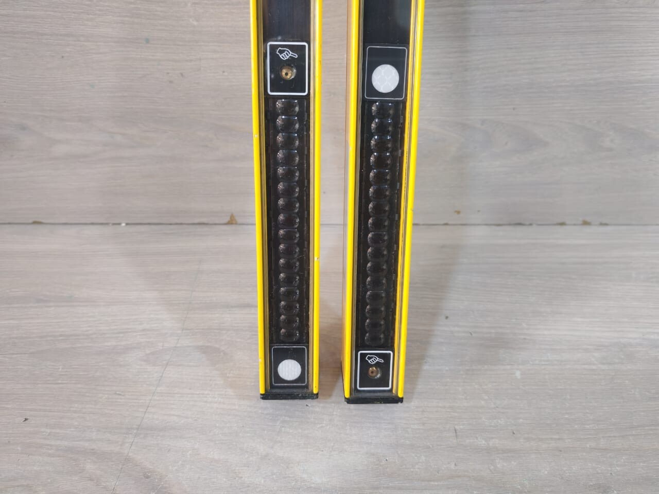Allen-Bradley 445L-T4L0120YD SER.A REV.A ALLEN BRADLEY 445L-T4L0120YD SER.A REV.A SAFE4 TRANSMITTER & RECIEVER SET 3