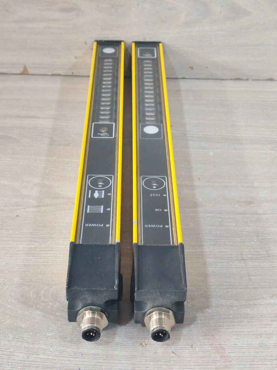 Allen-Bradley 445L-T4L0120YD SER.A REV.A ALLEN BRADLEY 445L-T4L0120YD SER.A REV.A SAFE4 TRANSMITTER & RECIEVER SET 6