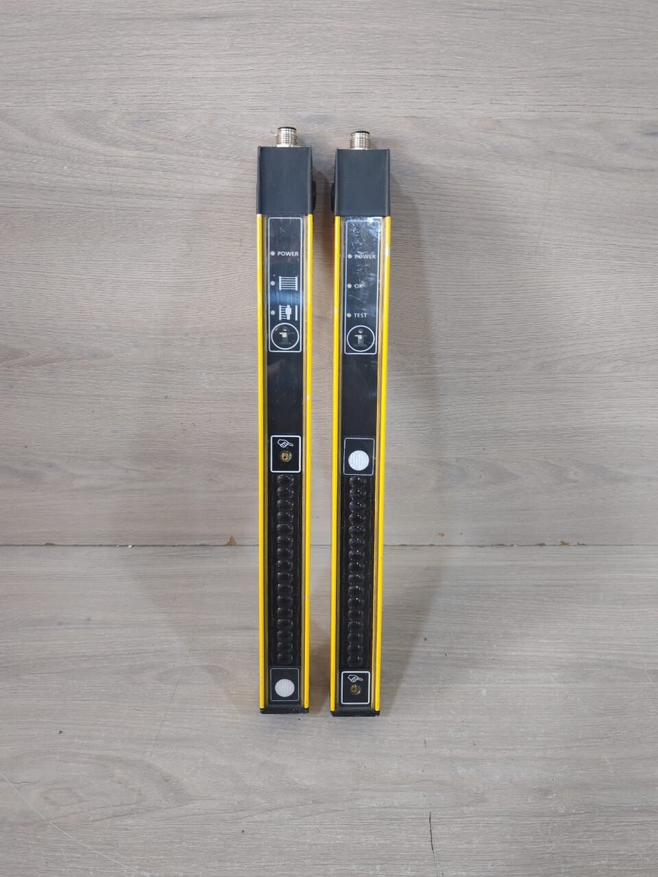 ALLEN BRADLEY 445L-T4L0120YD SER.A REV.A SAFE4 TRANSMITTER & RECIEVER SET