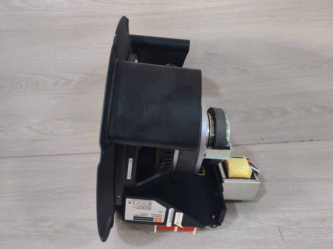 JBL 328CT JBL Control 328CT Ceiling Speaker 5