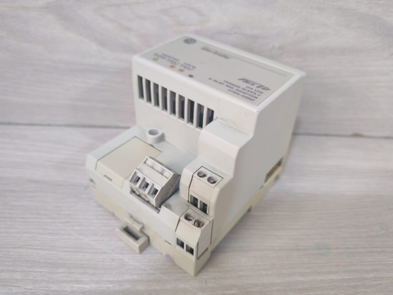 Allen-Bradley 96333073 Allen-Bradley 1794-ASB2 Ser C Flex I/O Power Supply 96333073 Rev.A01 F/W Rev.A 10