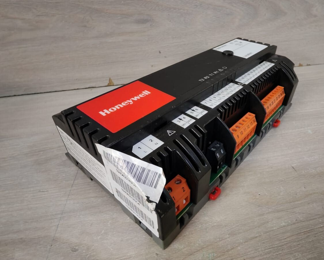 Honeywell CPO-RL4 Honeywell CPO-RL4 Room Controller RL4 6AO,10UI,4 Relays,4 Triacs 9