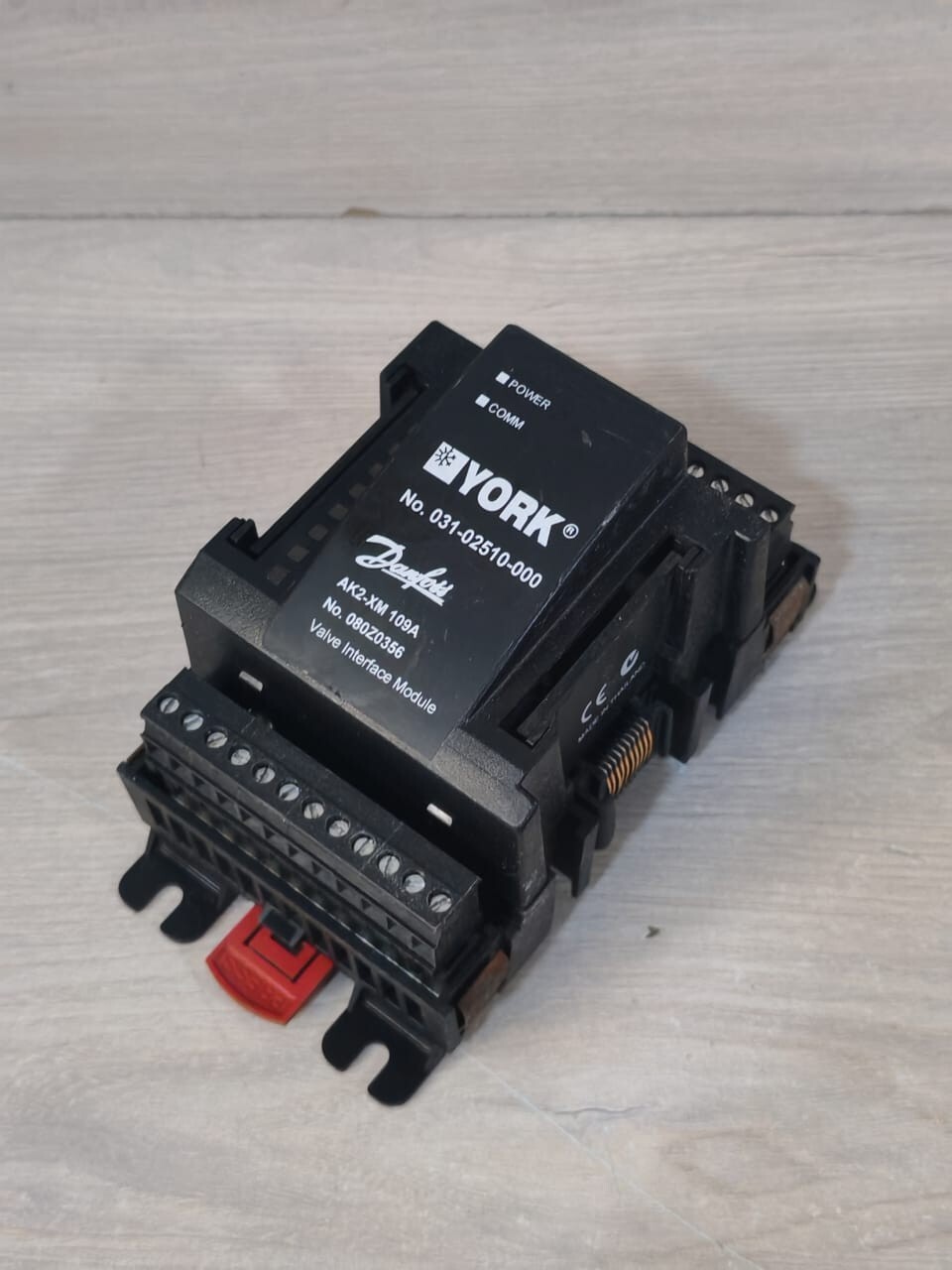 YORK DANFOSS AK2-XM109A YORK DANFOSS AK2-XM109A VALVE INTERFACE MODULE- WITH RUSTY PART 4