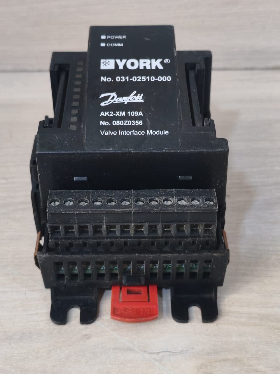 YORK DANFOSS AK2-XM109A YORK DANFOSS AK2-XM109A VALVE INTERFACE MODULE- WITH RUSTY PART 5