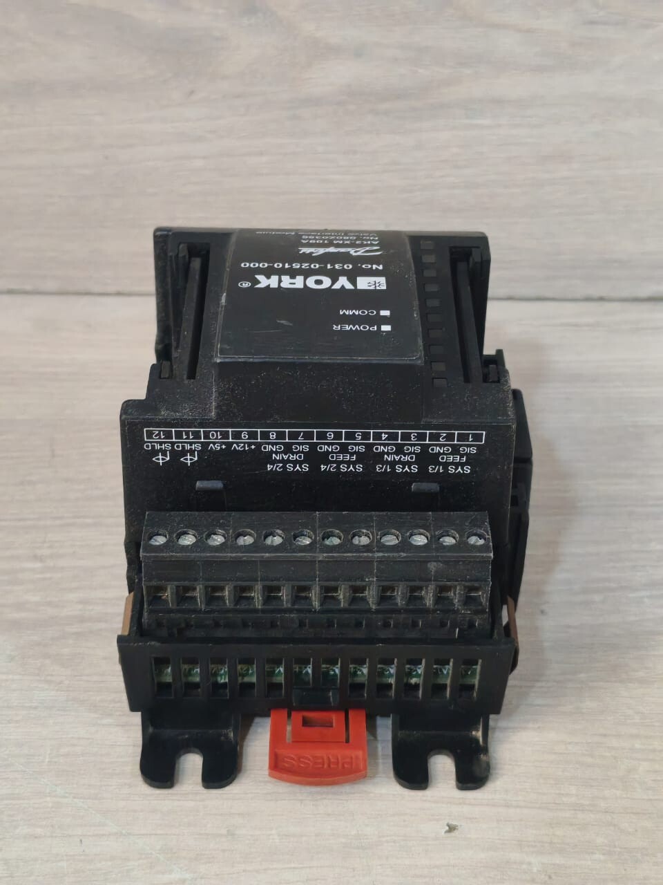 YORK DANFOSS AK2-XM109A YORK DANFOSS AK2-XM109A VALVE INTERFACE MODULE- WITH RUSTY PART 6